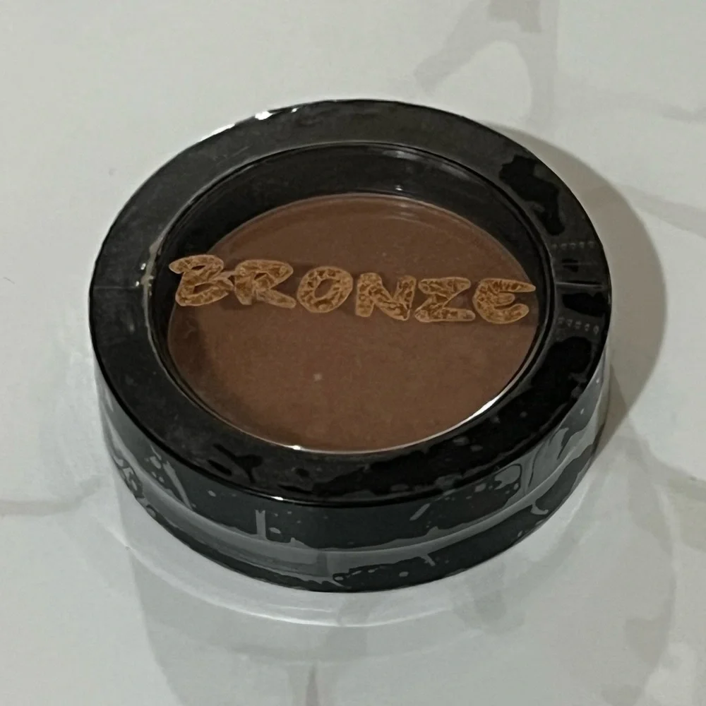 NEW! MODEL CO Shimmer Bronzing Powder